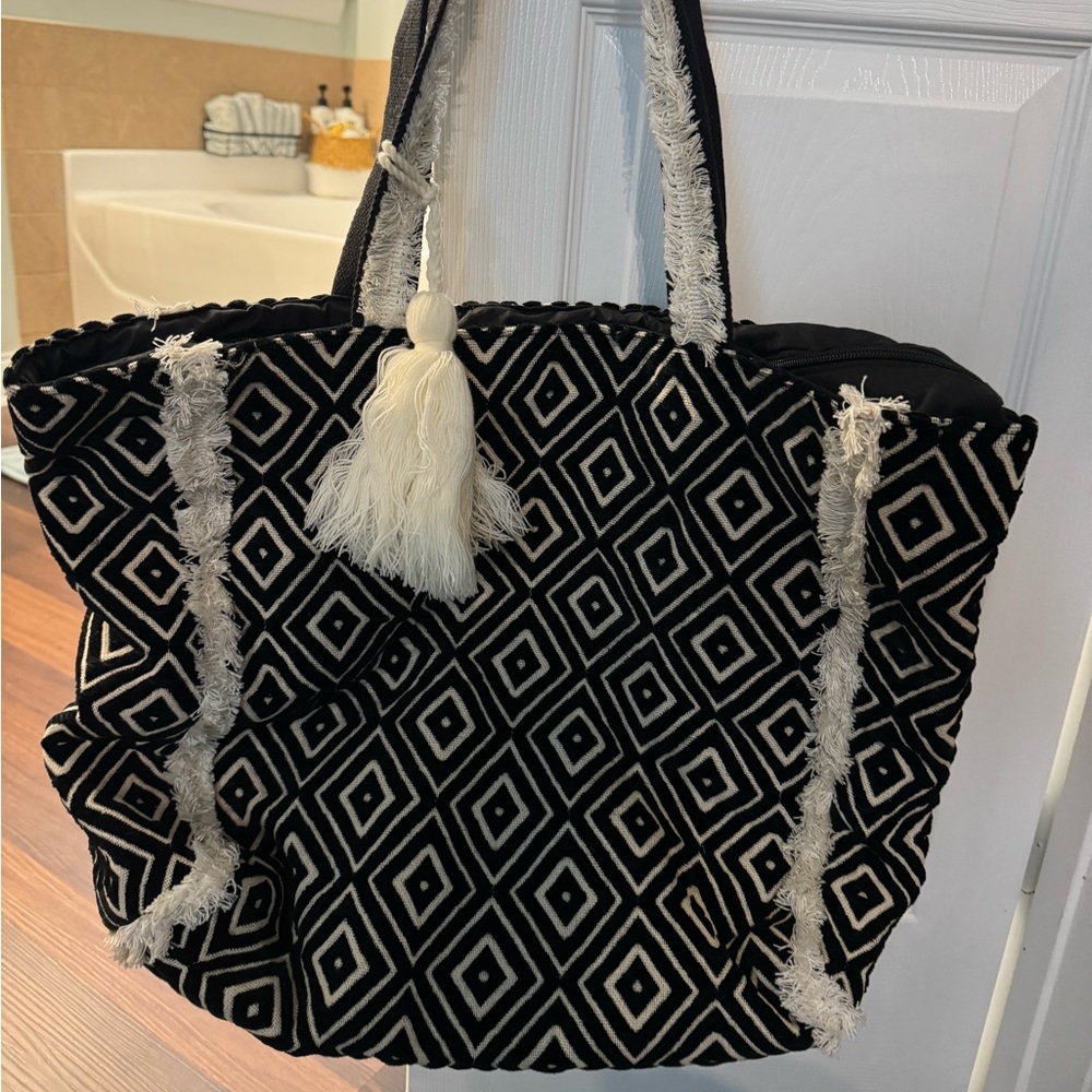 Boutique over the shoulder bag. Never carried-Super clean and beautiful.
